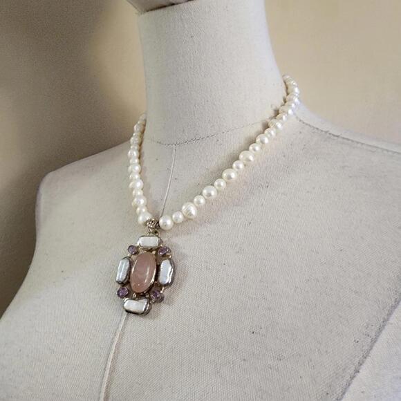 Vintage! Pearl and Peach Stone Necklace - Picture 3 of 7